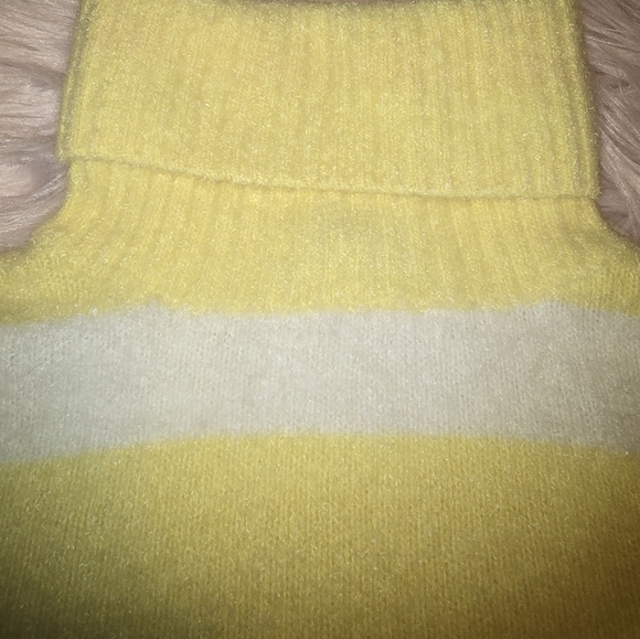 Bebe Sweater - Picture 10 of 11